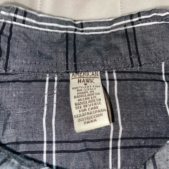 Button down - Picture 3 of 3